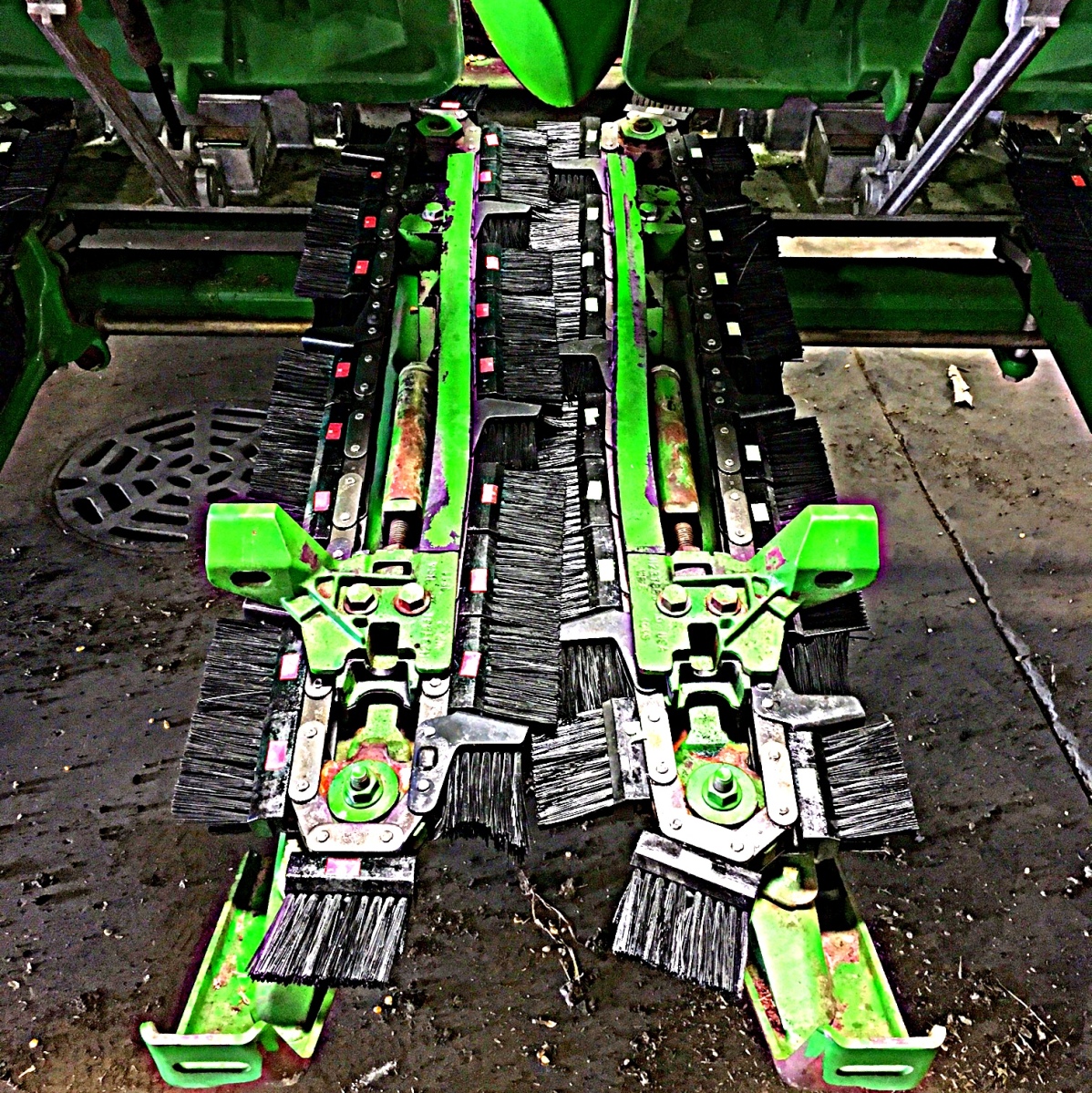 360 Yield Saver Brushes vs OEM Gathering Chains on JD 612C ...